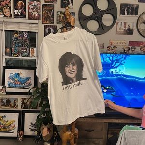 Men’s large graphic tee never worn